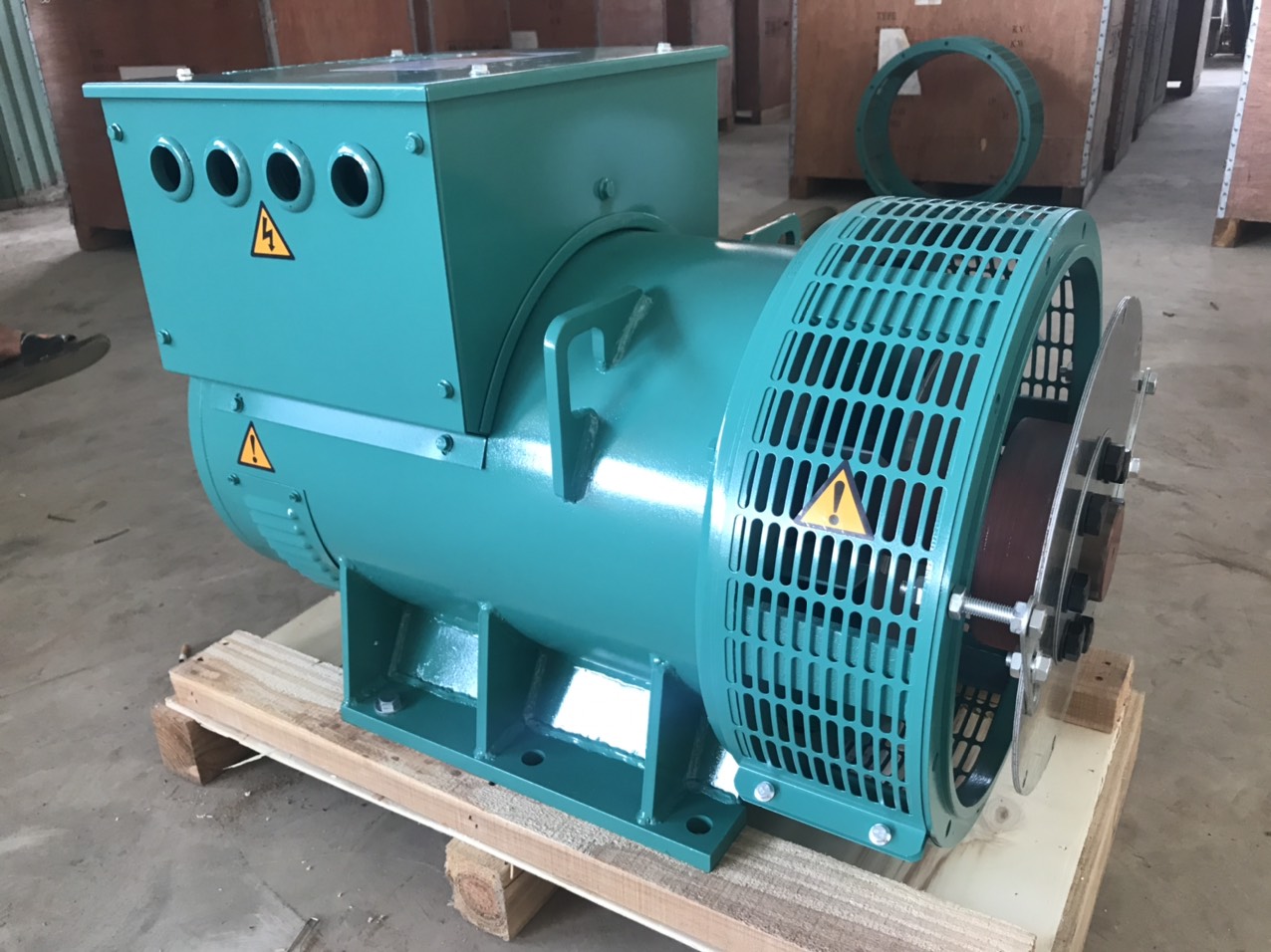 Giá củ phát điện không chổi than